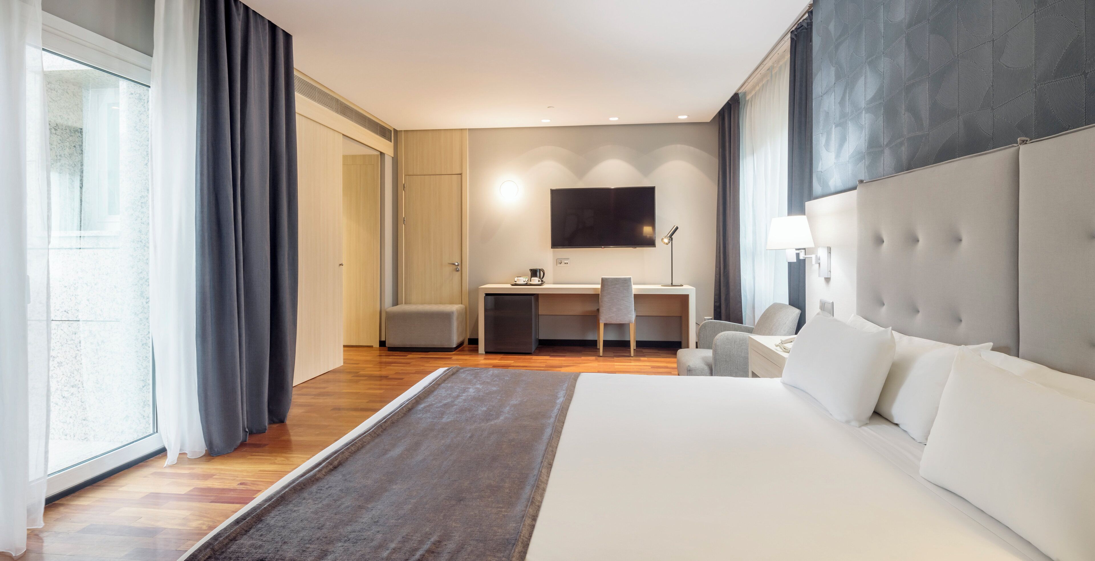 Superior Double Room | Down comforters, in-room safe, desk, laptop workspace