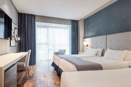 Couette en duvet d'oie, coffres-forts dans les chambres, bureau
