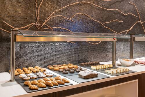 Café da manhã com buffet todos os dias mediante uma taxa