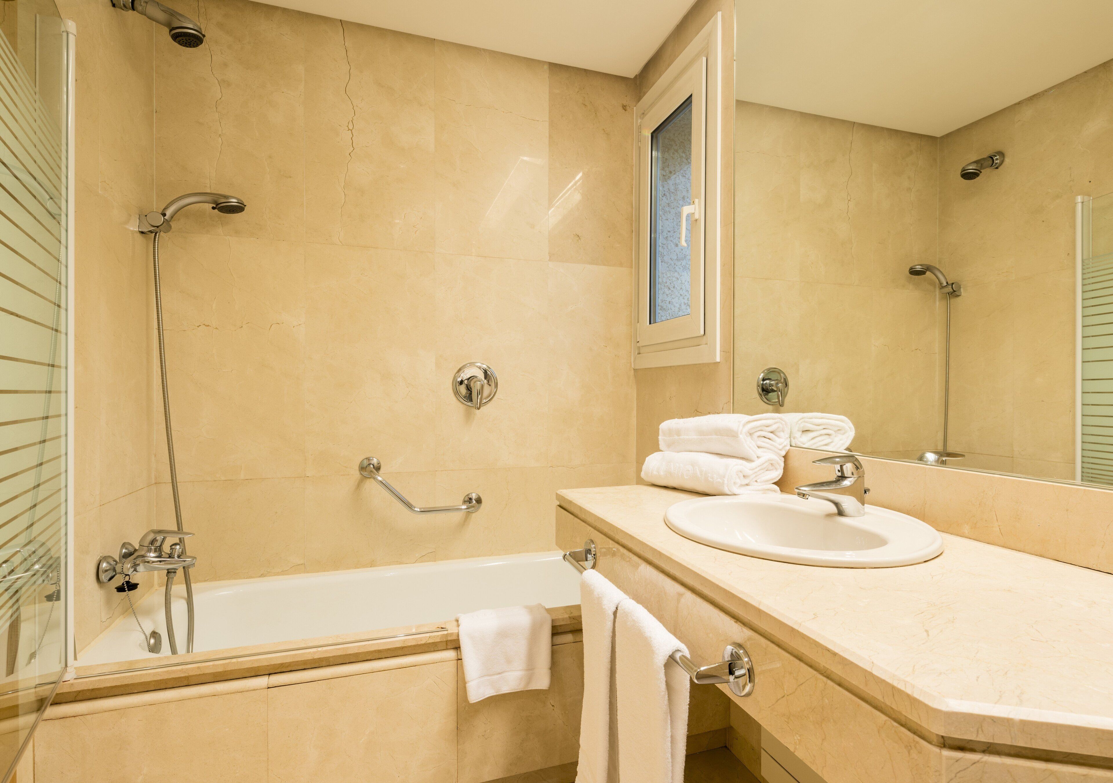 1 bedroom, down duvets, in-room safe, desk