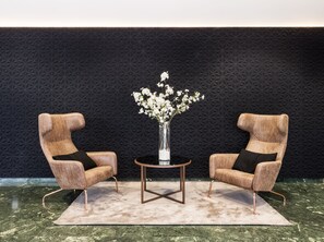 Sala de estar en el lobby