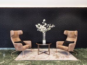 Sala de estar en el lobby