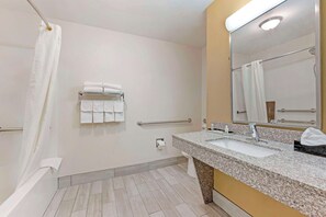 ห้องสวีท, เตียงใหญ่ 2 เตียง, ปลอดบุหรี่ (Grab bars in tub) | ตู้นิรภัยในห้องพัก, โต๊ะทำ  งาน, พื้นที่ทำงานแบบใช้แล็ปท็อป
