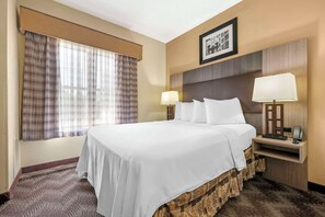 Suite, 1 Queen Bed, Non Smoking | In-room safe, desk, laptop workspace, iron/ironing board - Quality Suites (Indianapolis)