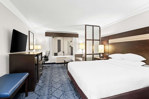 Hypo-allergenic bedding, in-room safe, desk, blackout curtains