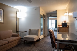 Suite, 1 King Bed, Non Smoking | Desk, free WiFi, bed sheets, alarm clocks