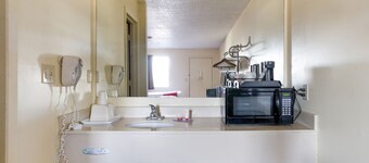 Travelodge by Wyndham Richmond IN