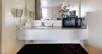 Travelodge by Wyndham Richmond IN