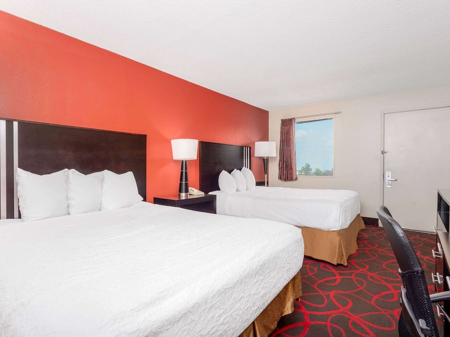 Desk, laptop workspace, iron/ironing board, free WiFi