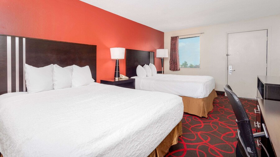 Travelodge by Wyndham Richmond IN