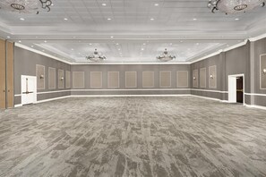Interior - Virginia Crossings Hotel (Glen Allen)