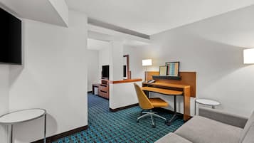 Suite, 1 letto king con divano letto, non fumatori | Biancheria da letto ipoallergenica, una scrivania, postazione laptop