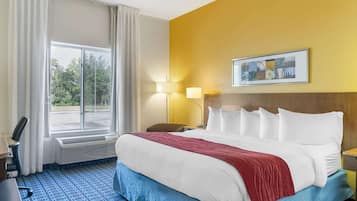 Suite, 1 King Bed with Sofa bed, Non Smoking | Hypo-allergenic bedding, desk, laptop workspace, blackout drapes