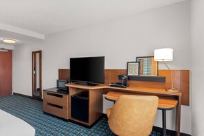 Standard Room, 1 King Bed, Non Smoking | Hypo-allergenic bedding, desk, laptop workspace, blackout curtains - Comfort Inn & Suites Berea (Berea)