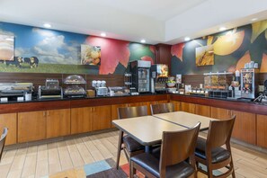 Café da manhã com buffet grátis todos os dias