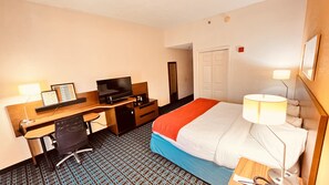 Standard Room, 1 King Bed, Non Smoking | Hypo-allergenic bedding, desk, laptop workspace, blackout drapes