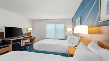 スタンダード ルーム ダブルベッド 2 台 禁煙 | 低刺激性寝具、デスク、ノートパソコン用作業スペース、遮光カーテン