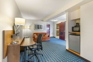 Habitación estándar, 1 cama de matrimonio grande, no fumadores, bañera de hidromasaje | Ropa de cama hipoalergénica y escritorio