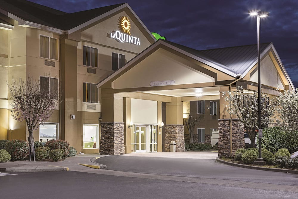 La Quinta Inn & Suites by Wyndham Central Point - Medford