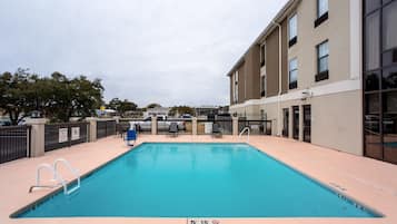 Outdoor pool, open 9 AM to 9:00 PM, sun loungers