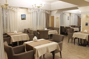 Free daily buffet breakfast - Ambassador Hotel Almaty (Almaty)