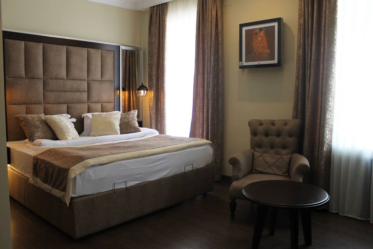 Suite | 1 bedroom, minibar, in-room safe, desk