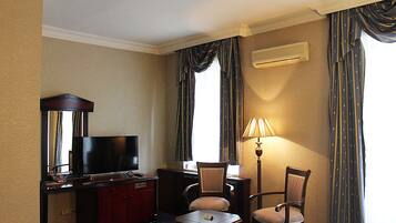 Standard Single Room | 1 bedroom, minibar, in-room safe, desk