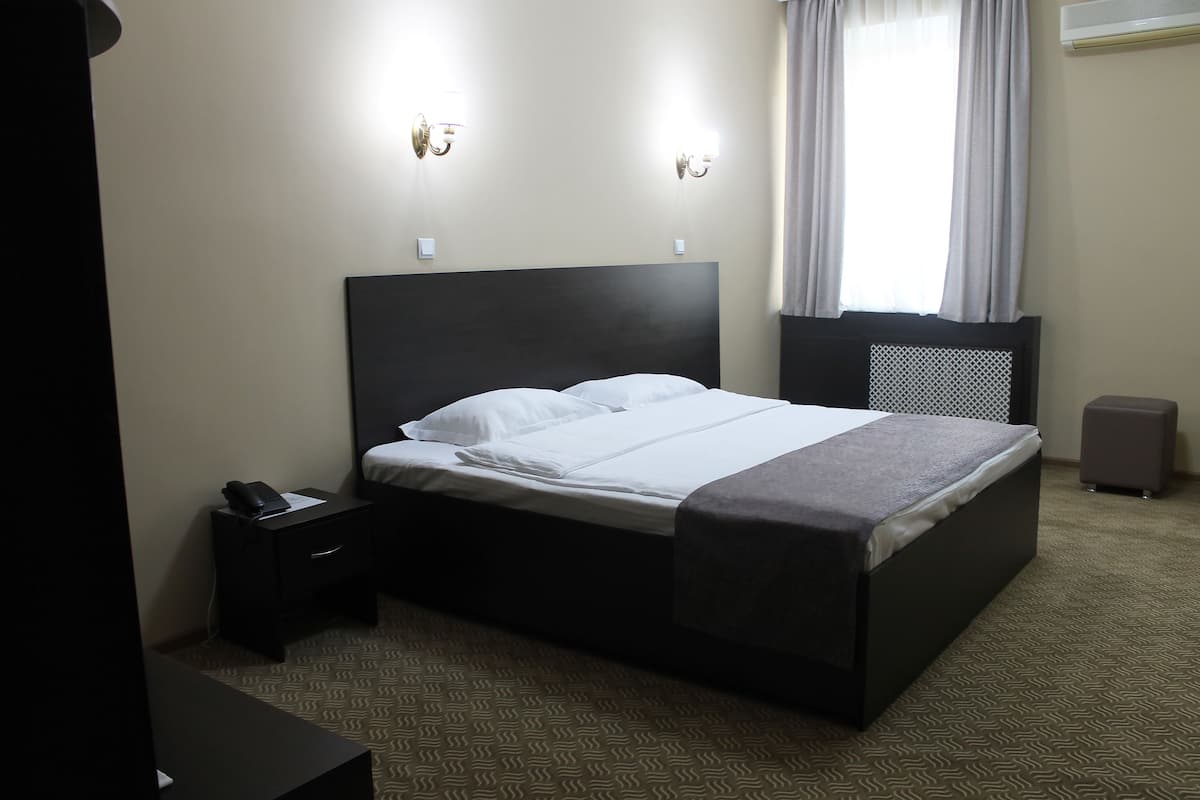 1 chambre, minibar, coffres-forts dans les chambres, bureau