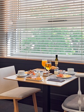 Breakfast and dinner served  - H10 Itaca (Barcelona)
