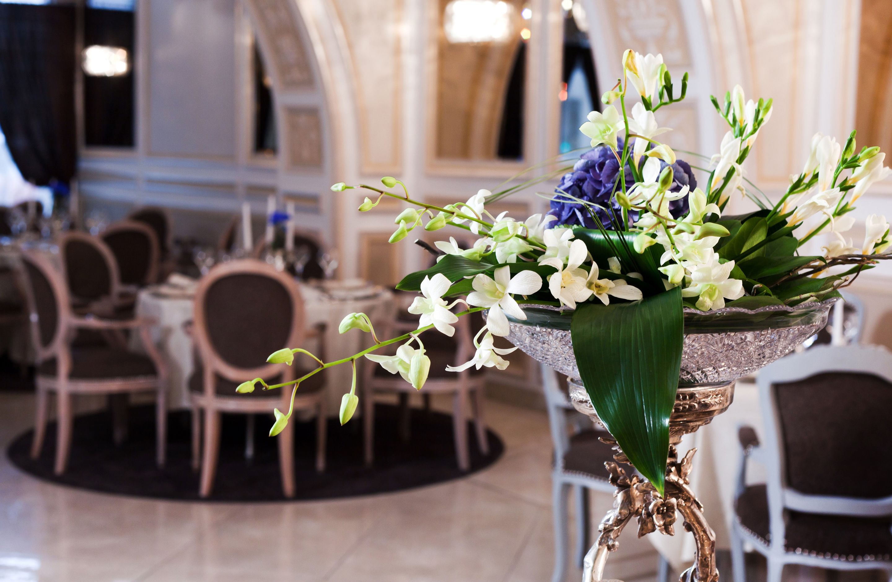 2 restaurants, lunch, dinner served; international cuisine 