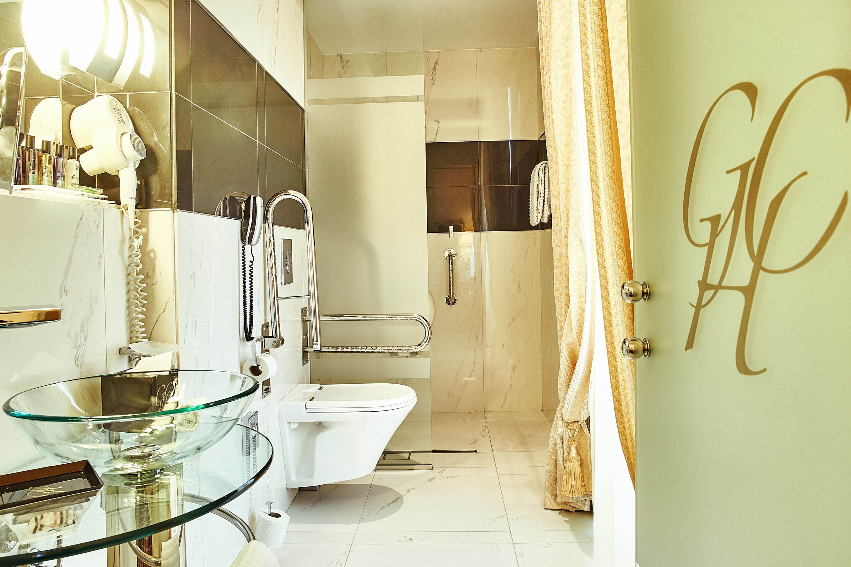 shower, rainfall showerhead, free toiletries, hair dryer