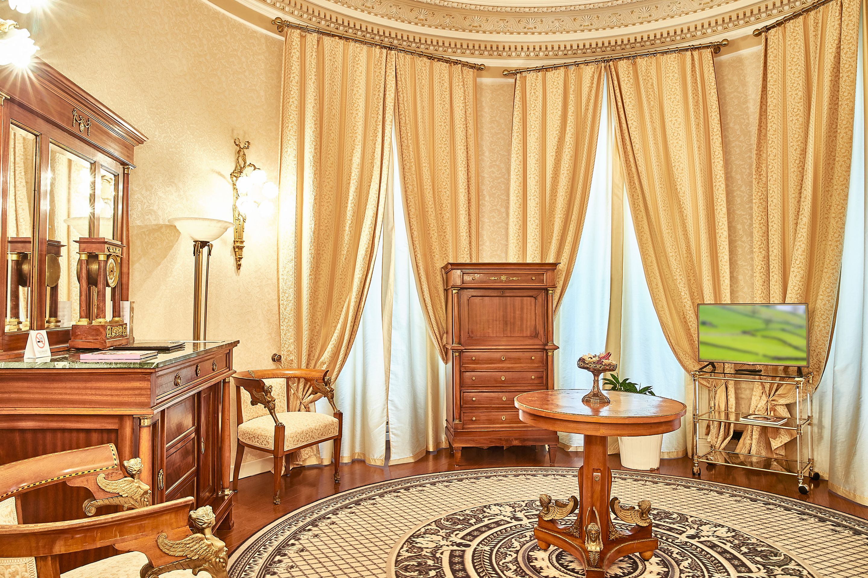 senior suite double | living room | lcd tv