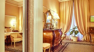 Junior Suite | 1 bedroom, minibar, in-room safe, desk
