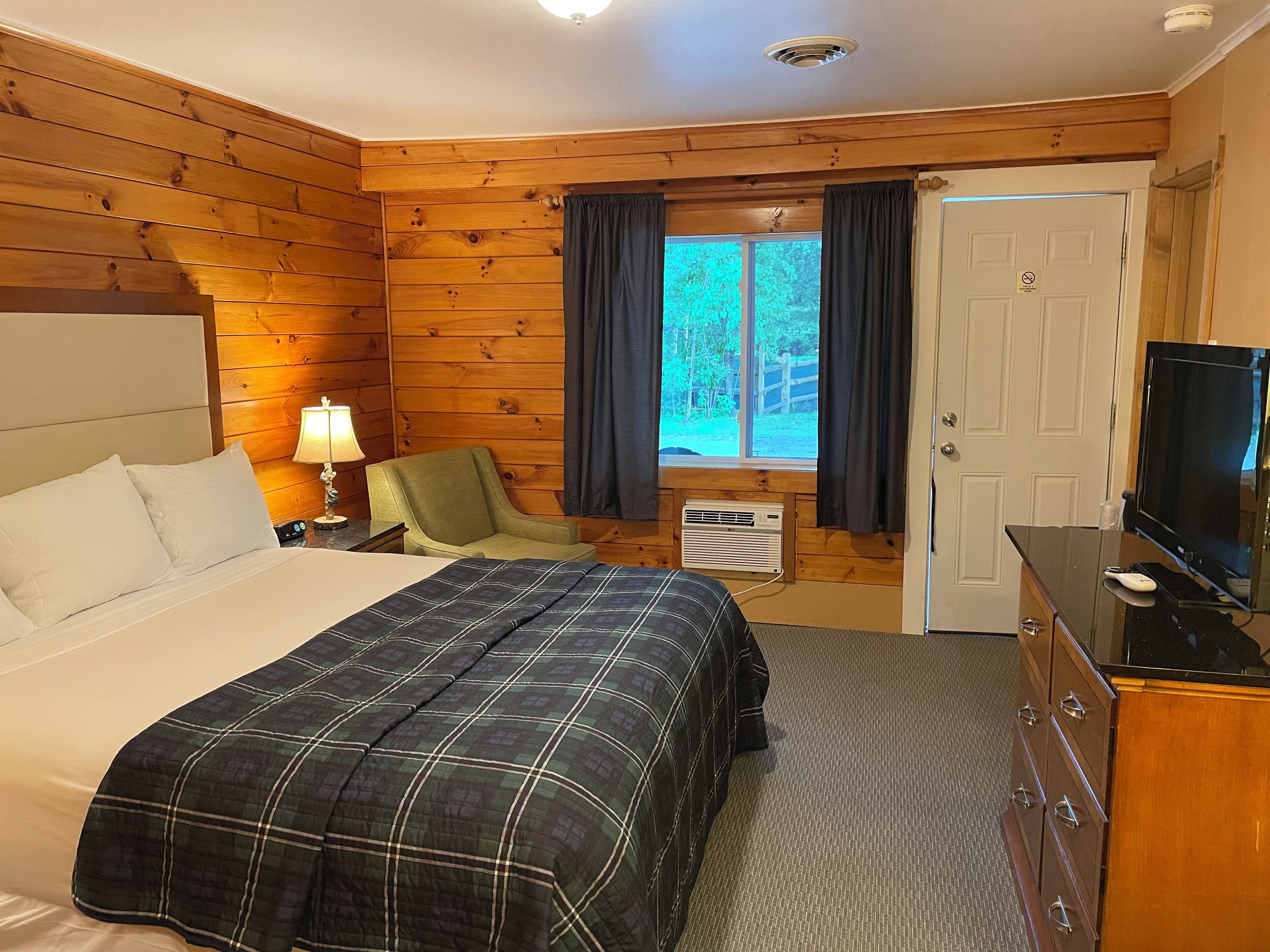 standard room, 1 king bed | individually decorated, individually furnished, free wifi, bed sheets