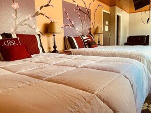 Quarto luxo, 2 camas Queen, vista para a cidade | Individualmente decorados, ferros/tábuas de passar roupa
