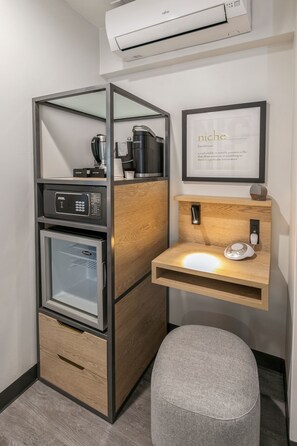 Classic Room, 1 Queen Bed (Self Check-in with Virtual Front Desk)