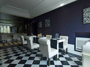 Petit déjeuner buffet (25 EUR par personne)