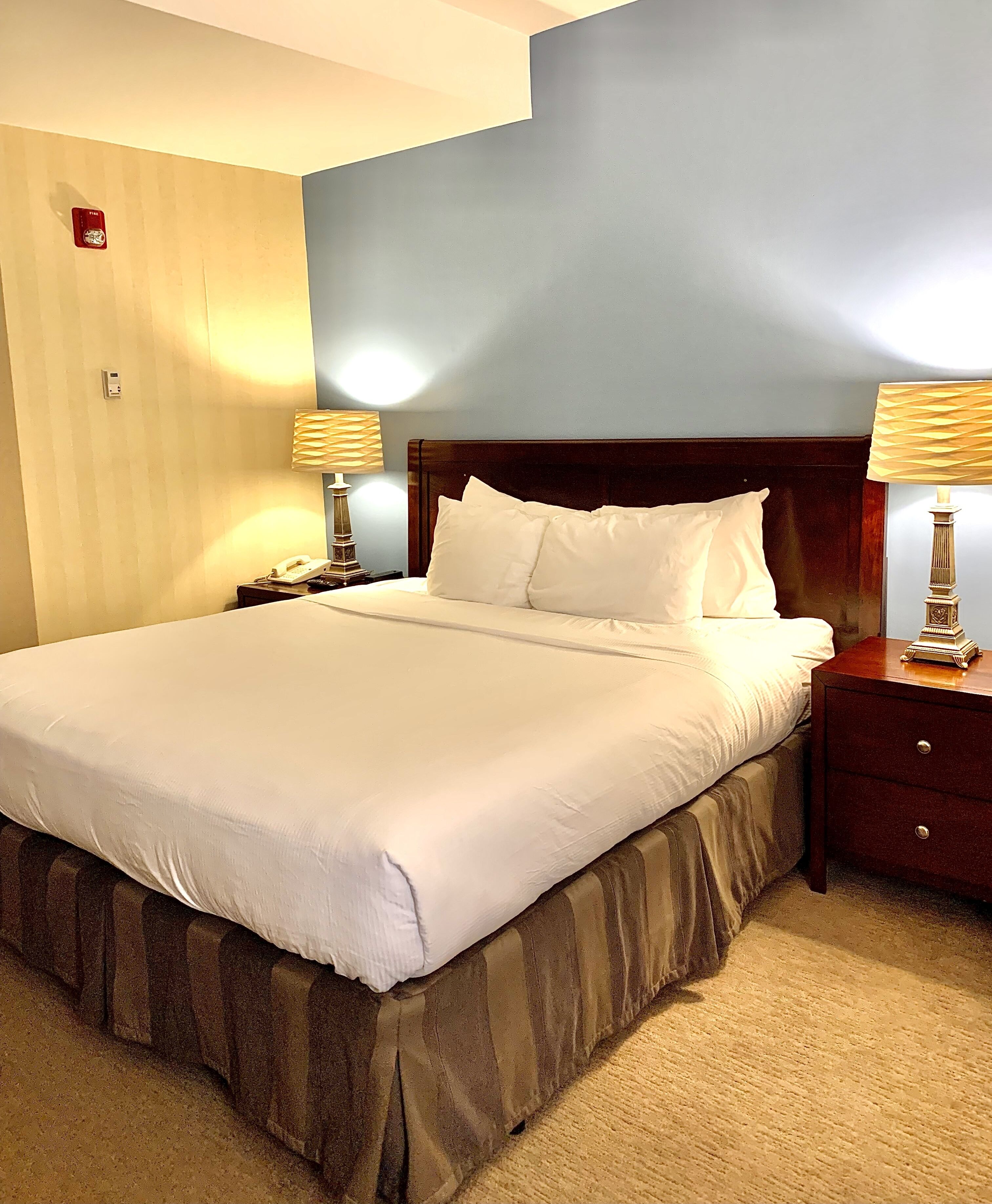 executive suite, 1 king bed (king executive) | iron/ironing board, free wifi, bed sheets, alarm clocks