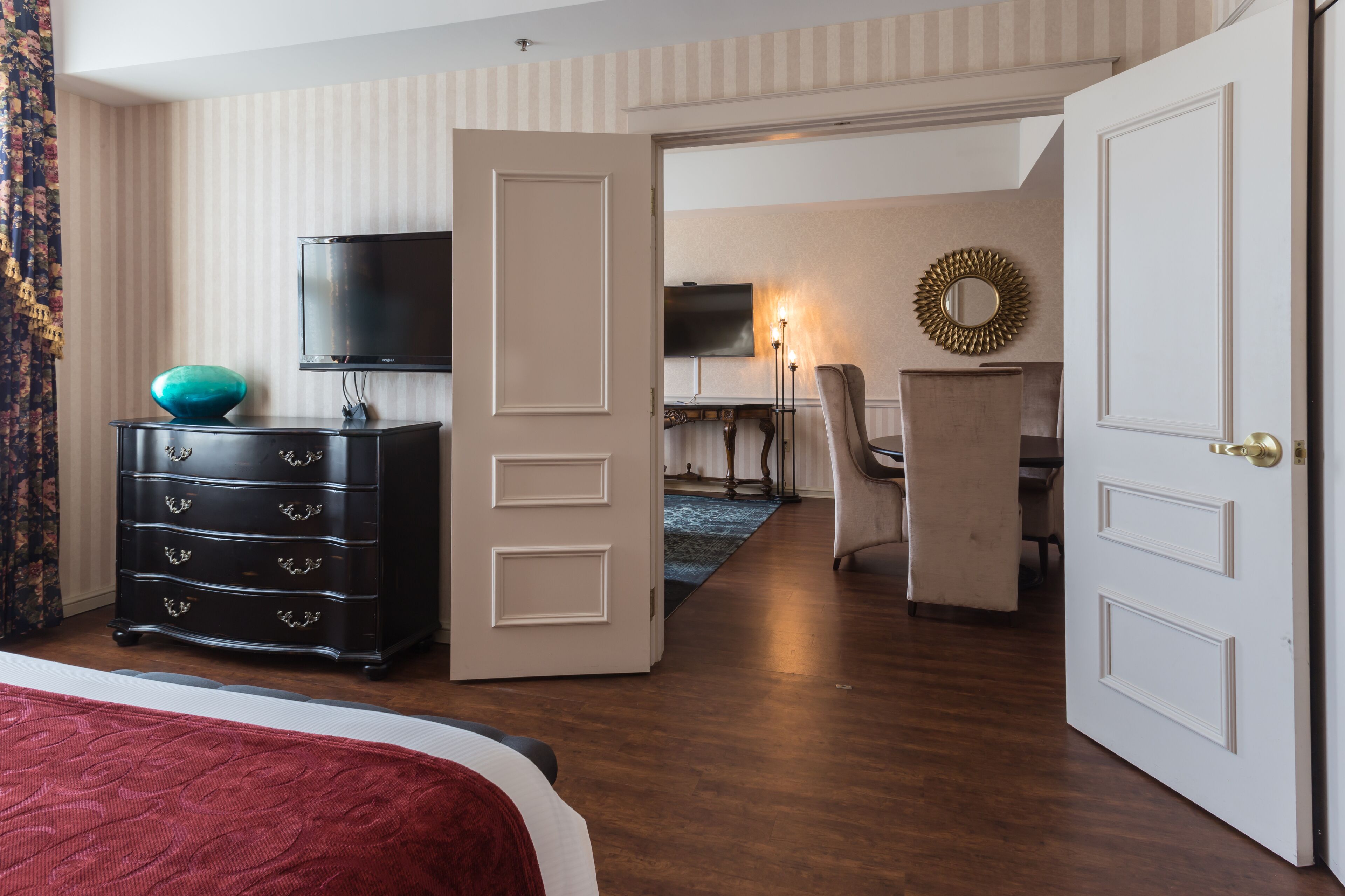 行政套房, 1 张特大床 (Presidential Suite) | 熨斗/熨衣板、免费 WiFi、床单、闹钟