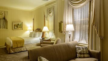 Deluxe Suite, 1 King Bed (King Suite) | Iron/ironing board, free WiFi, bed sheets, alarm clocks