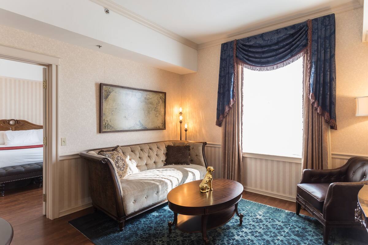 Executive Suite, 1 King Bed (Presidential Suite) | Living area | TV