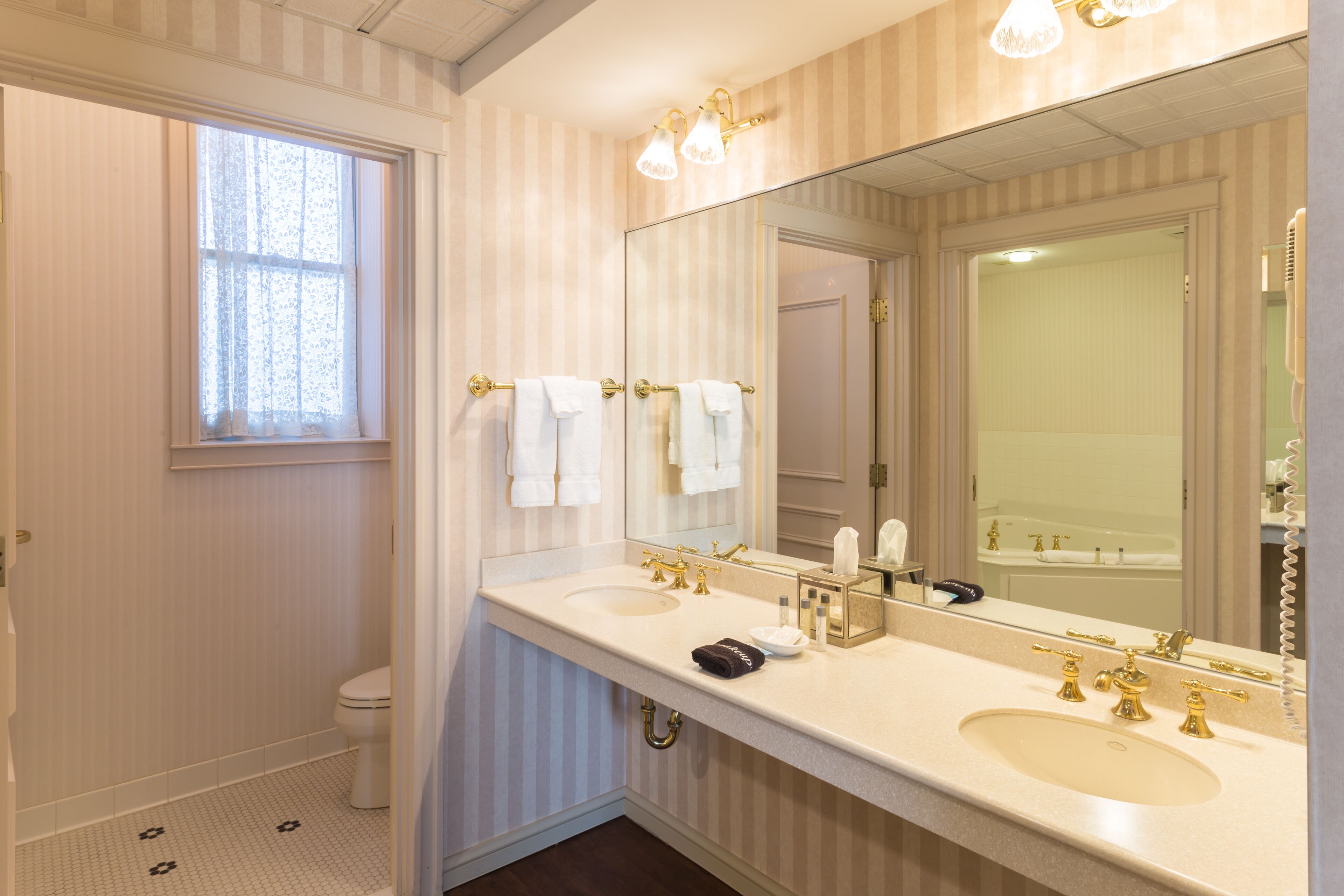 executive suite, 1 king bed (presidential suite) | bathroom | hair dryer, towels