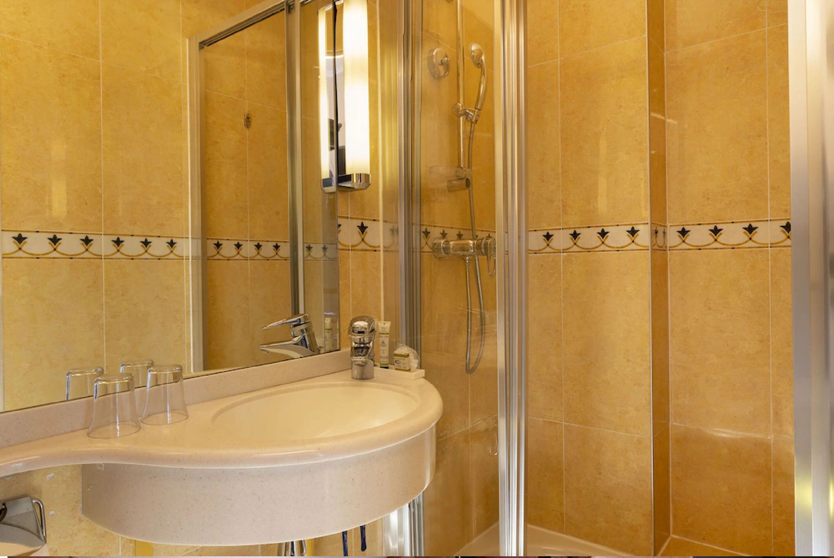 classic double room, 1 double bed, courtyard view | bathroom | free toiletries, hair dryer, towels