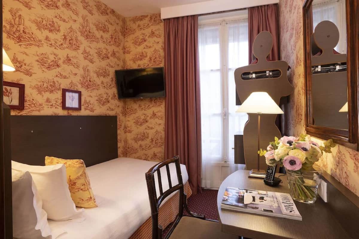 In-room safe, desk, iron/ironing board, free WiFi