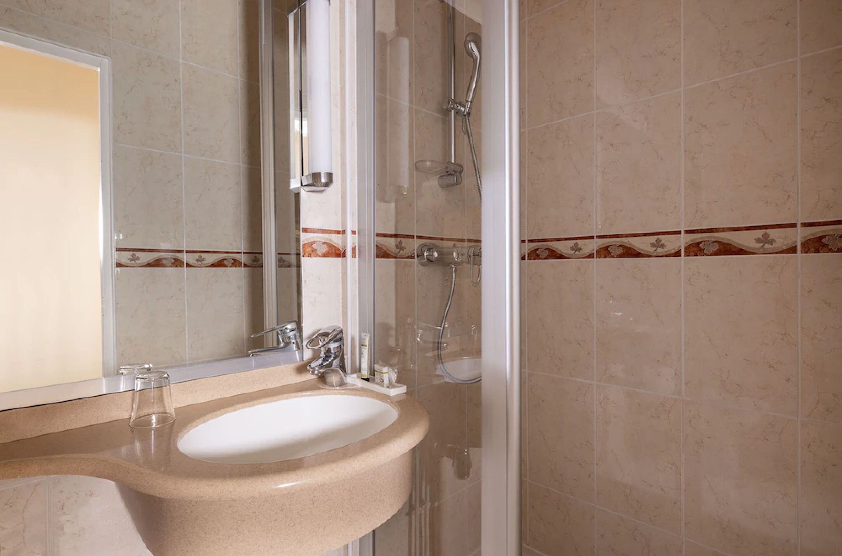 standard single room, 1 single bed, city view | bathroom | free toiletries, hair dryer, towels