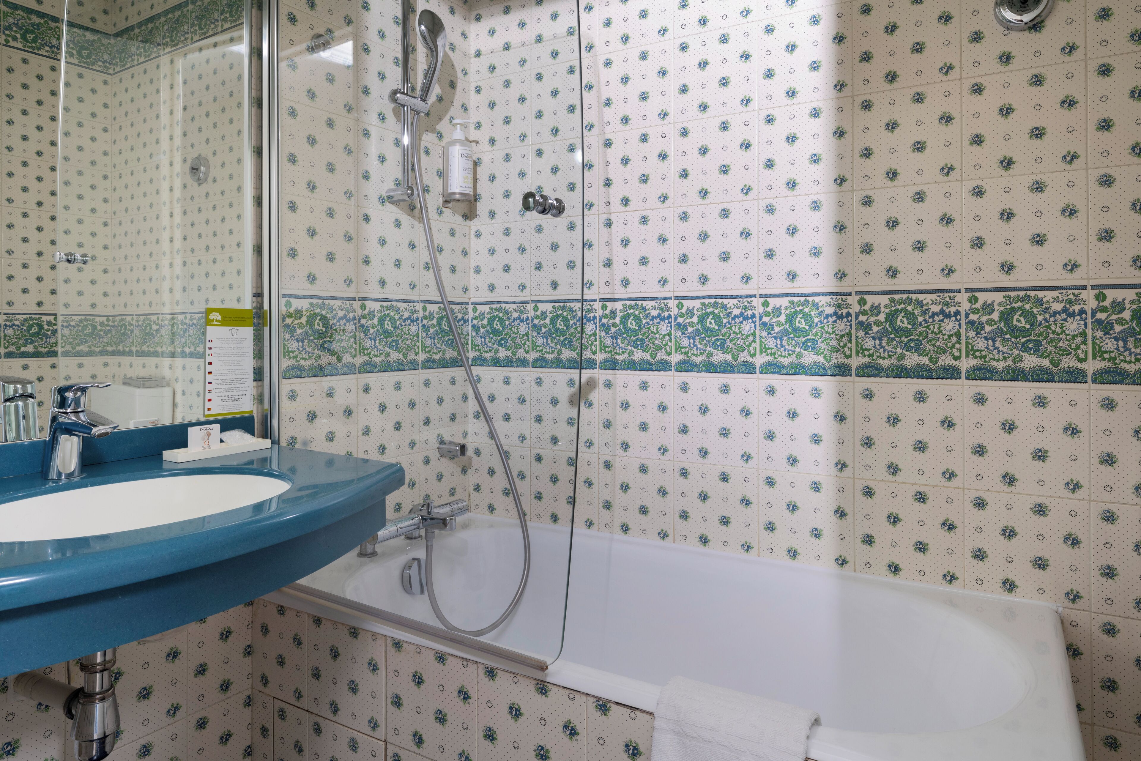 superior room, city view | bathroom | free toiletries, hair dryer, towels