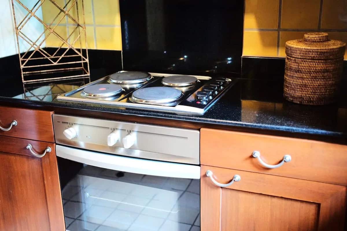 fridge, coffee/tea maker, electric kettle