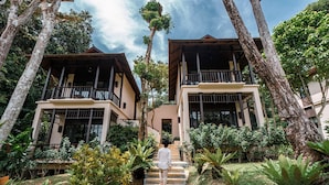A pathway leading to a building with a balcony, surrounded by tropical vegetation. - Pimalai Resort And Spa (Ko Lanta)