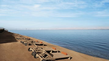 Private beach, sun-loungers, beach umbrellas, beach towels