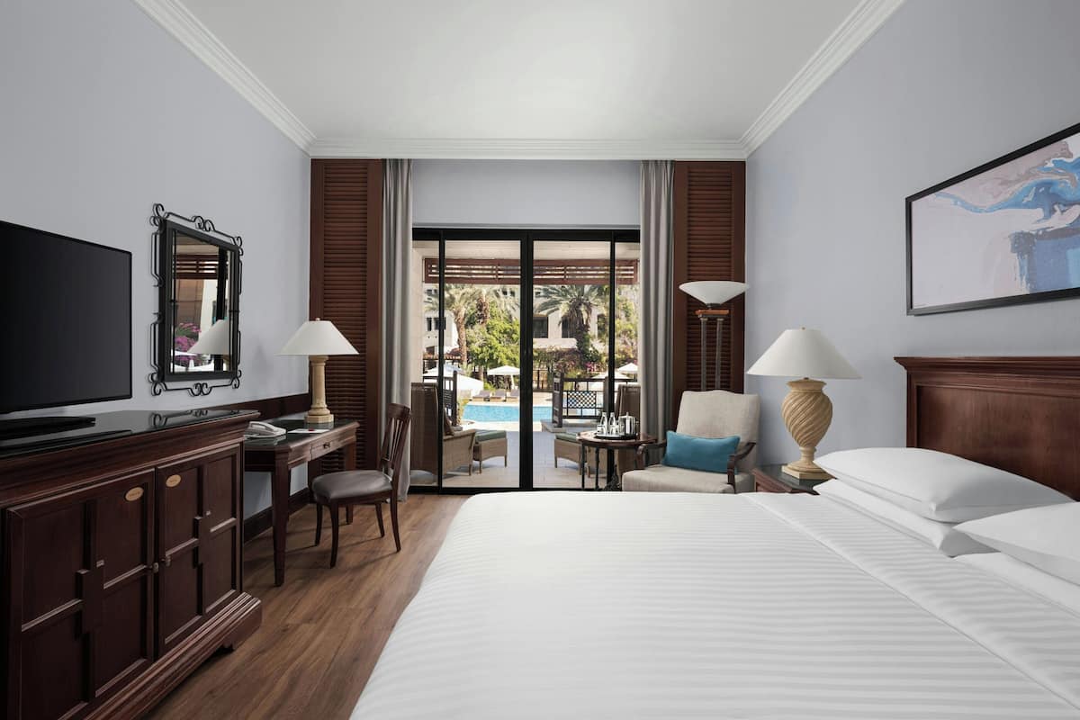 Rum - 1 kingsize-säng - terrass (Terrace) | Pool | Inomhuspool, 3 utomhuspooler, parasoller och solstolar